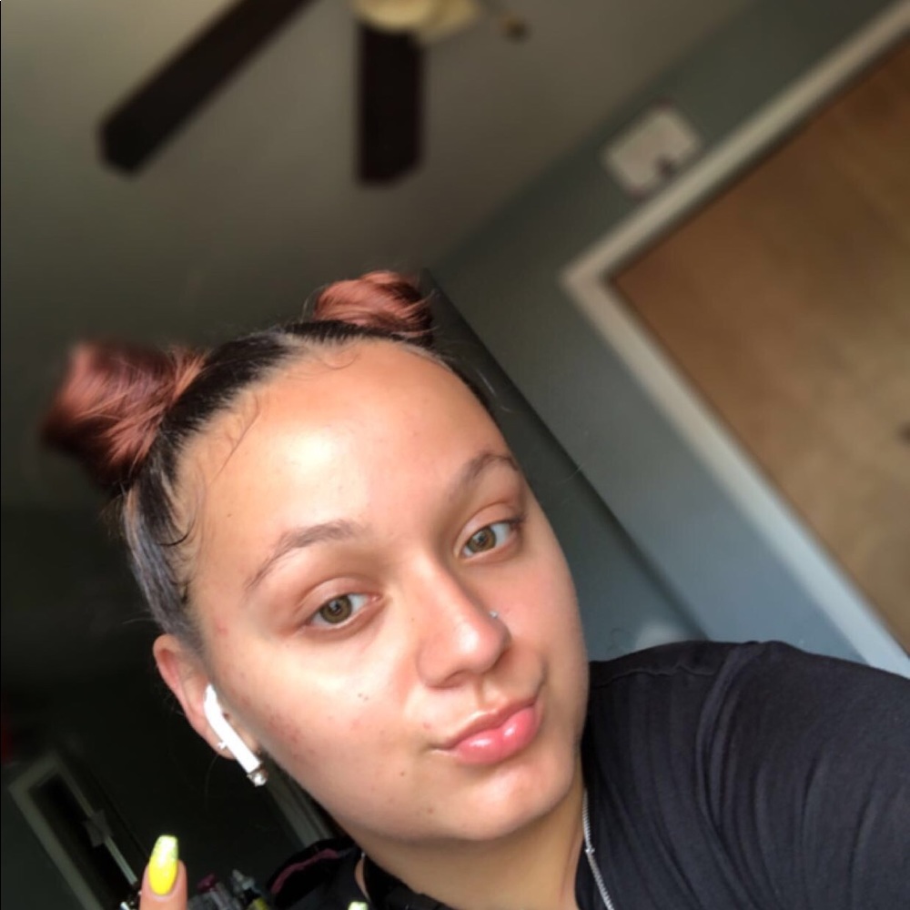 Meet your Posher, Nia